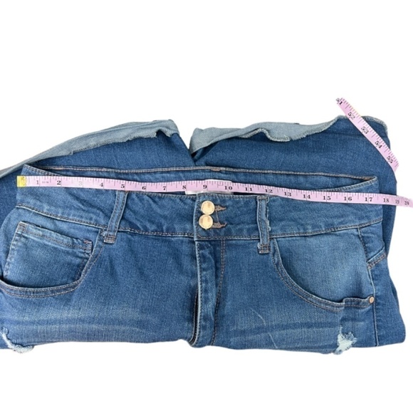 C'est Toi Distressed High Rise 5-Pocket Cut-Off Women's Denim Shorts Size 3XL - Picture 7 of 9